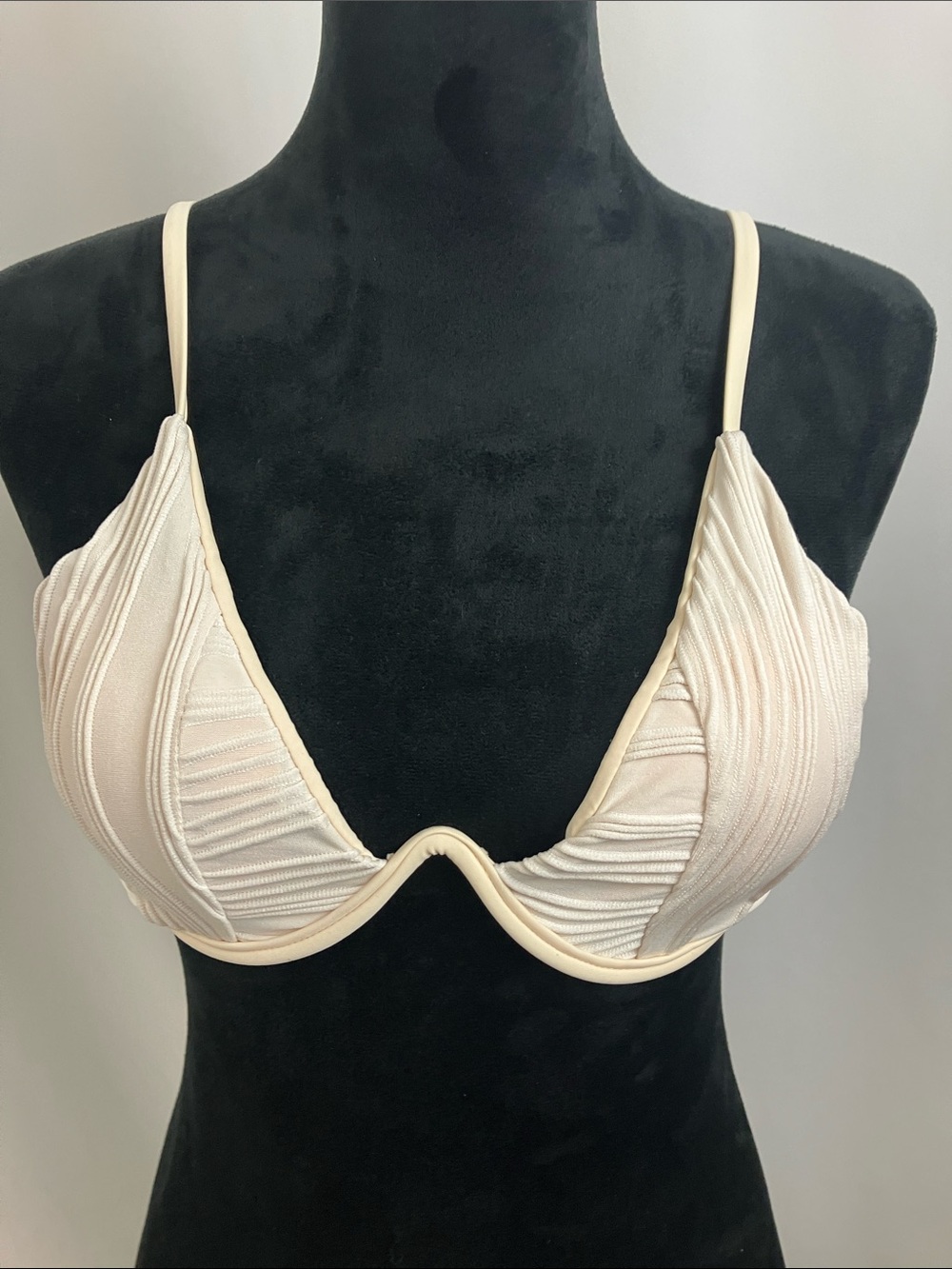 Zaful Cream Textured Underwire Bralette Bikini Swim top Woman’s Size Medium